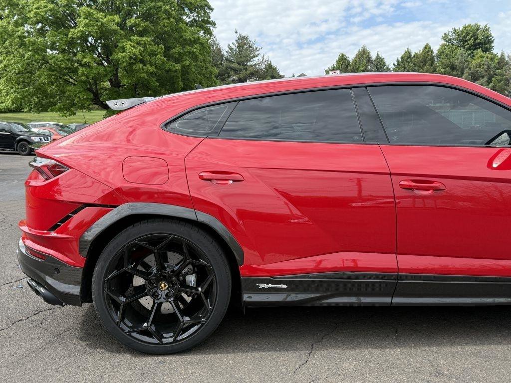 Used 2024 Lamborghini Urus Performante AWD/4WD image 9