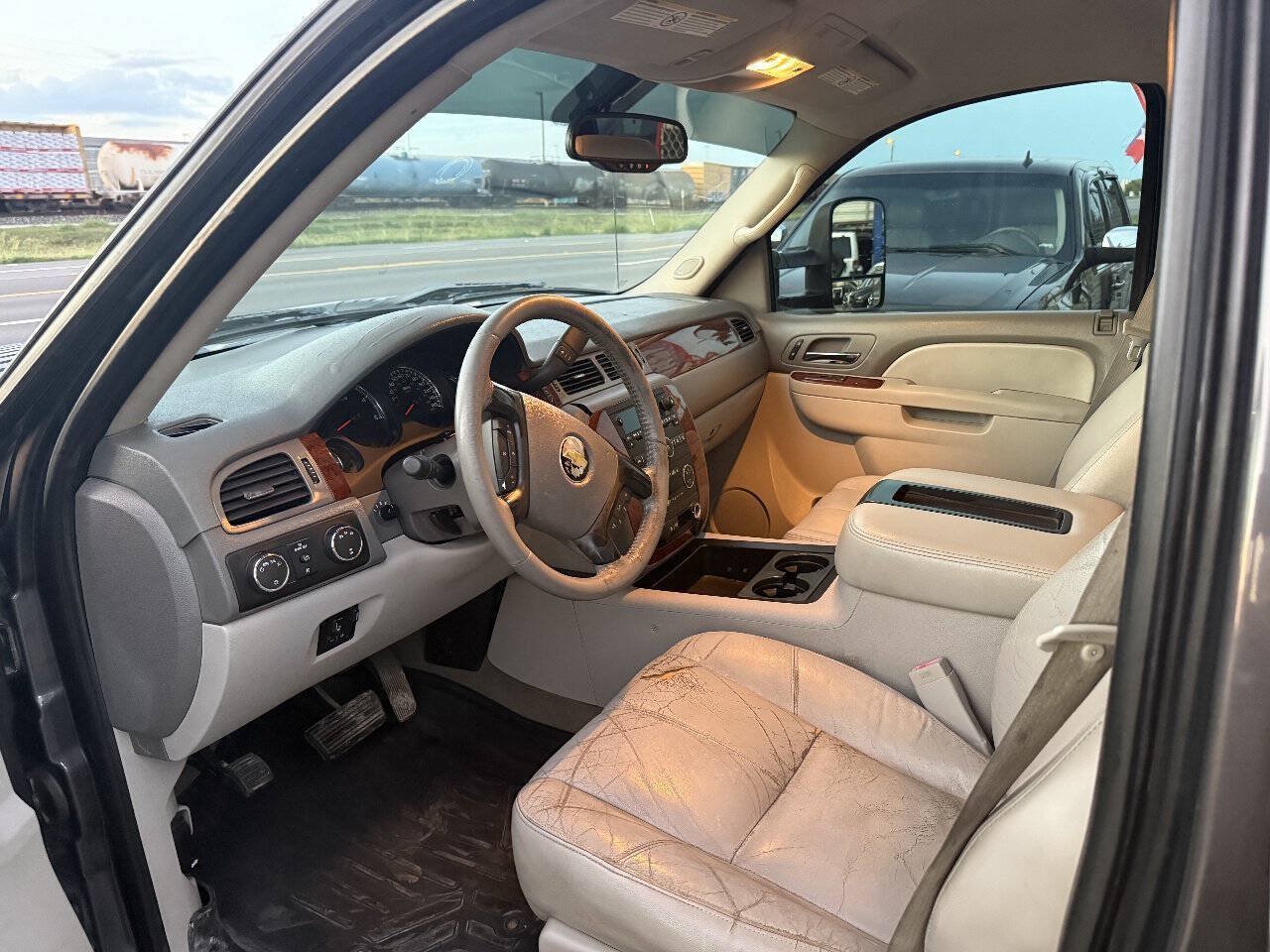 Used 2011 Chevrolet Silverado 2500 LTZ AWD/4WD image 9
