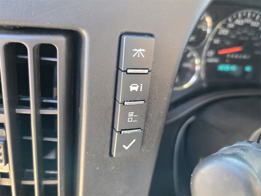 Used 2023 Chevrolet Express 2500 w/ Driver Convenience Package image 31