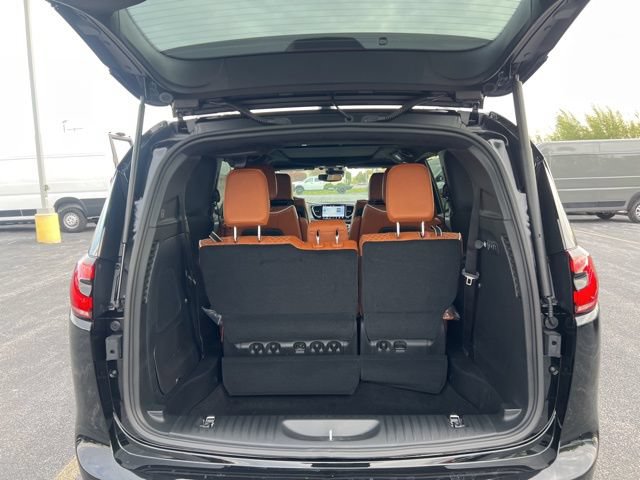 New 2026 Chrysler Pacifica Pinnacle FWD image 9