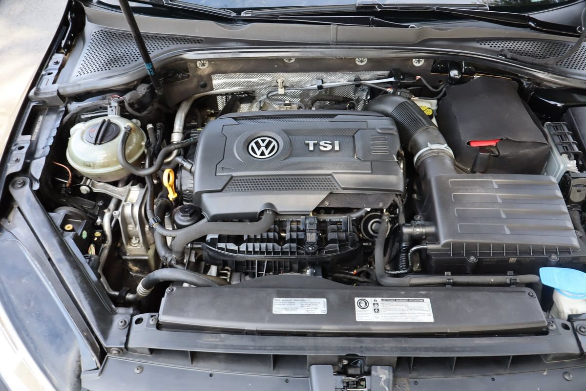Used 2016 Volkswagen Golf Limited Edition FWD image 38