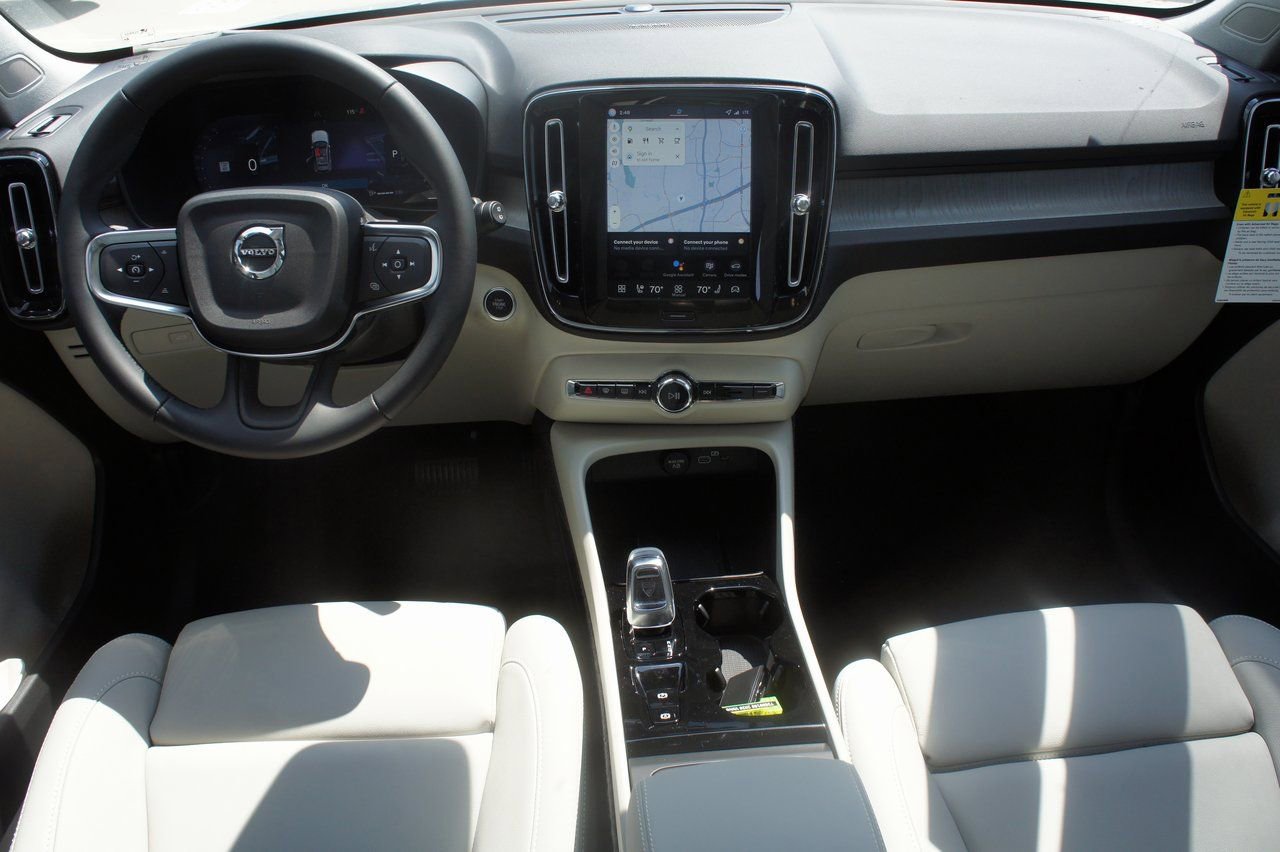New 2026 Volvo XC40 B5 Ultra w/ Protection Package Premier image 10