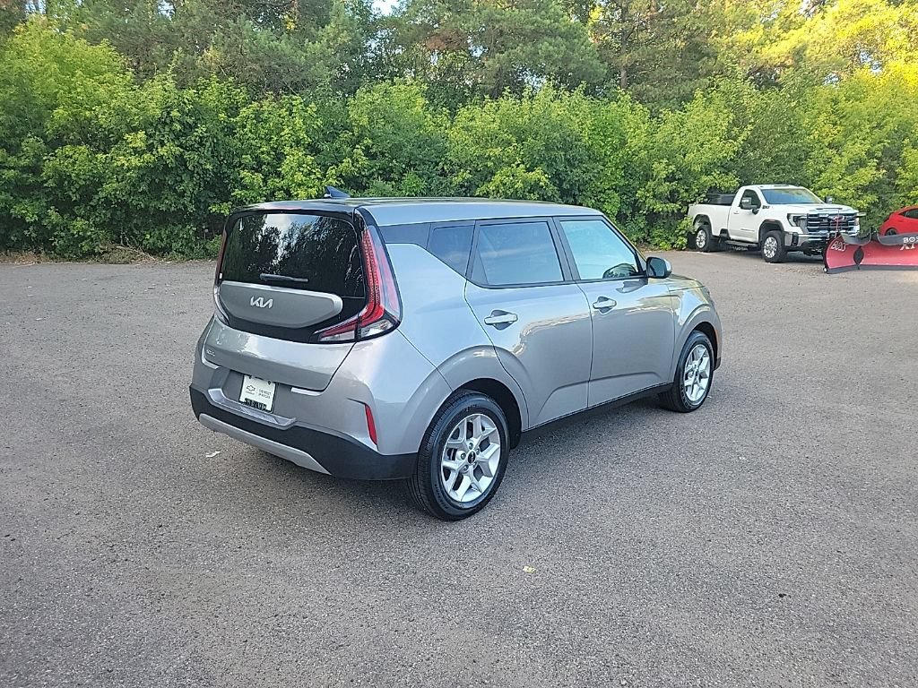 Used 2025 Kia Soul LX w/ LX Technology Package FWD image 14