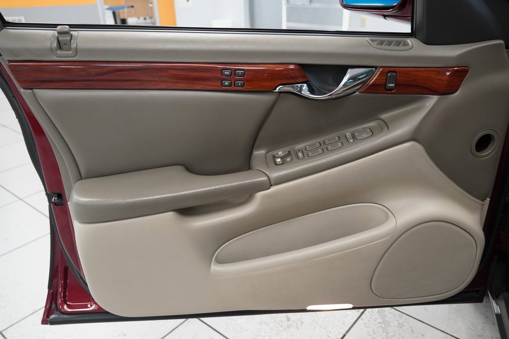 Used 2000 Cadillac De Ville w/ Comfort/Convenience Pkg image 5