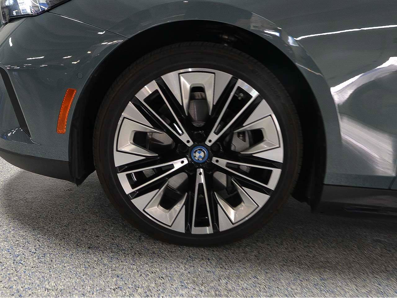 Certified 2025 BMW i5 eDrive40i w/ Premium Package image 5