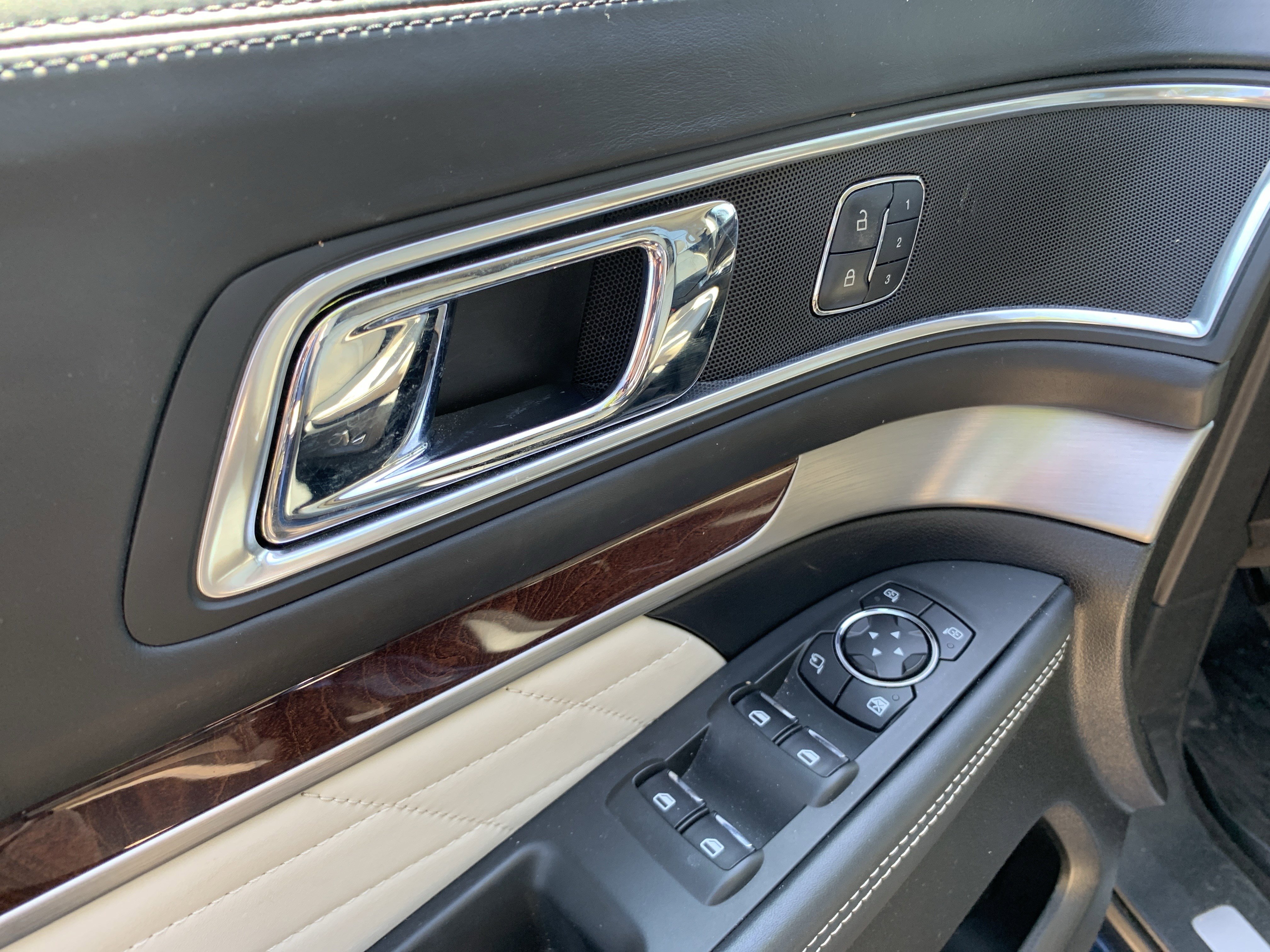 Used 2017 Ford Explorer Platinum AWD/4WD image 15