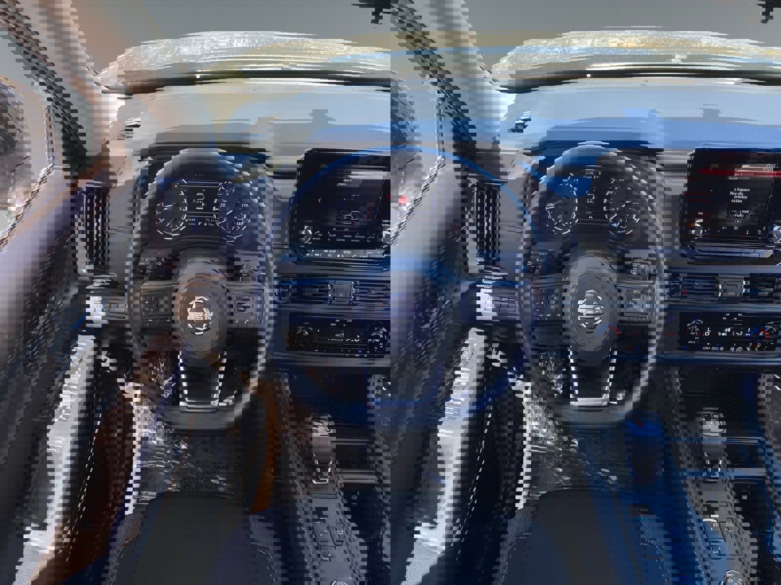 Used 2025 Nissan Pathfinder S image 12