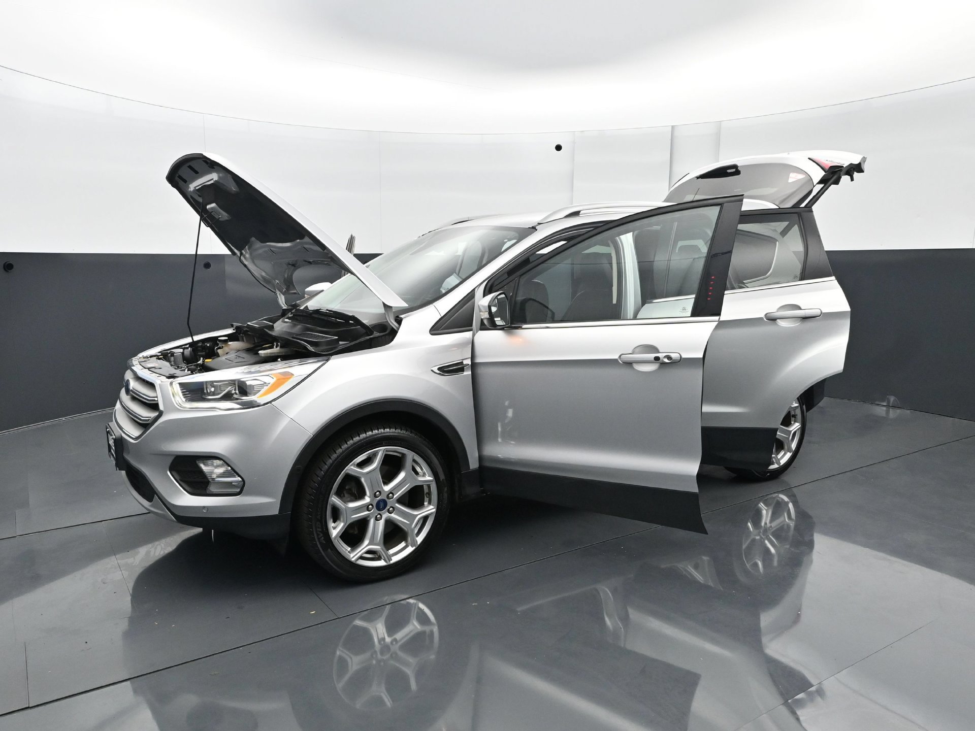 Used 2019 Ford Escape Titanium w/ U9j03 - Titanium Tow Package AWD/4WD image 29