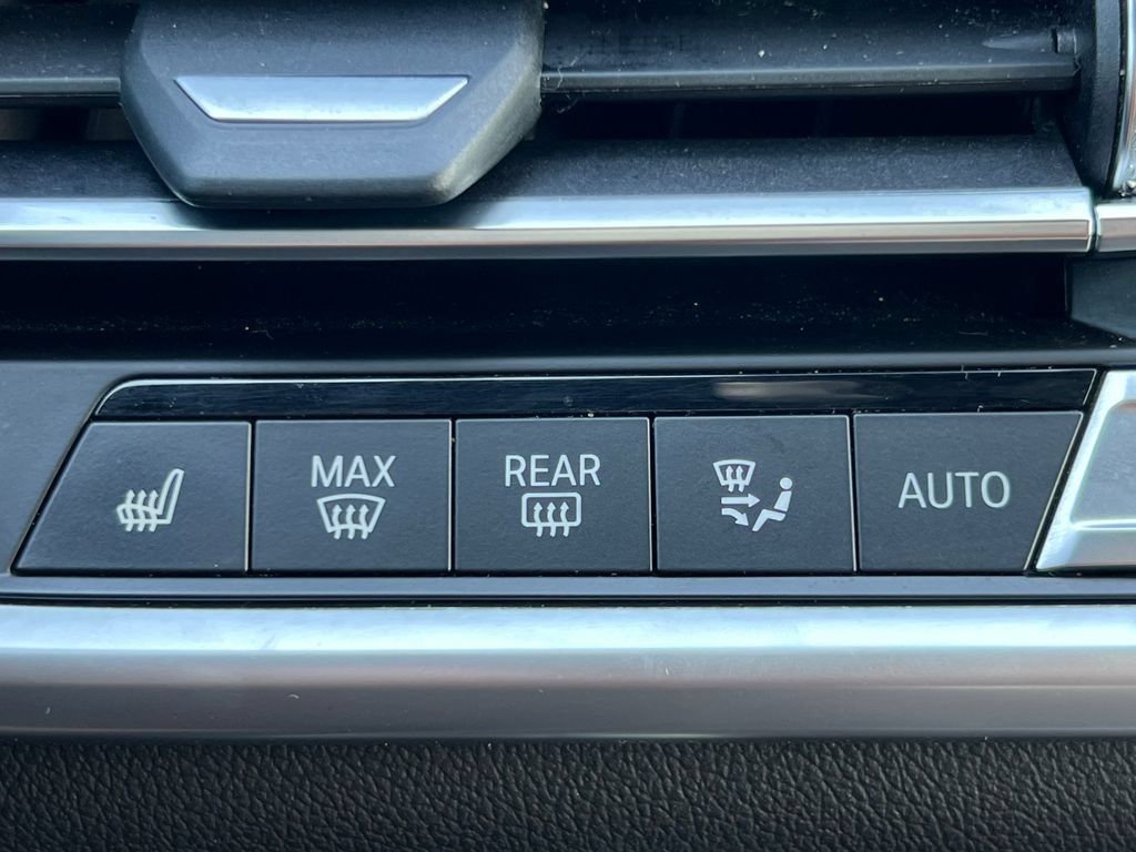 Used 2022 BMW X5 xDrive40i w/ Premium Package AWD/4WD image 26