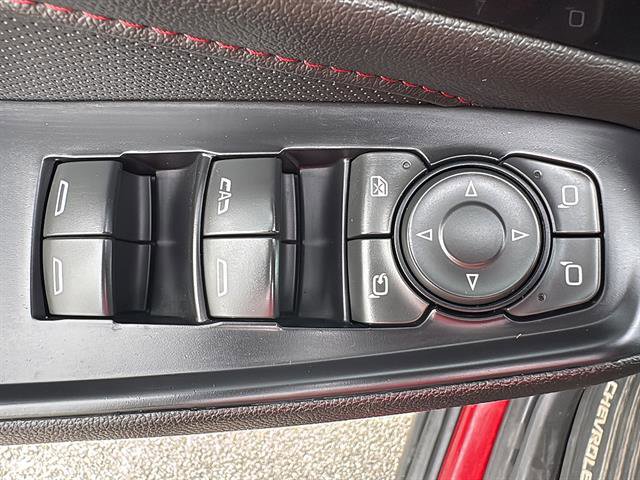 Used 2022 Chevrolet Traverse RS FWD image 32