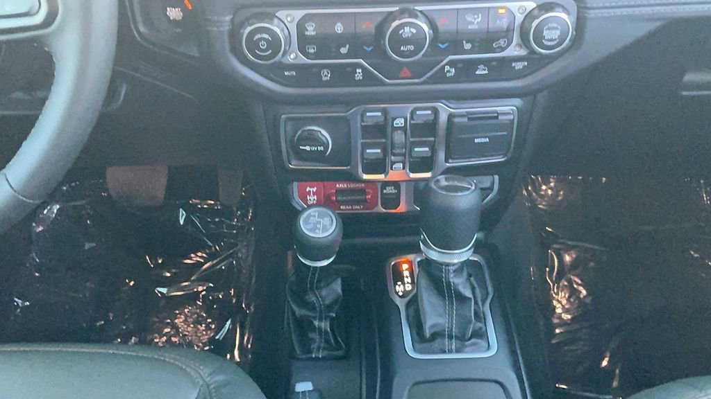 Used 2025 Jeep Gladiator Mojave image 30
