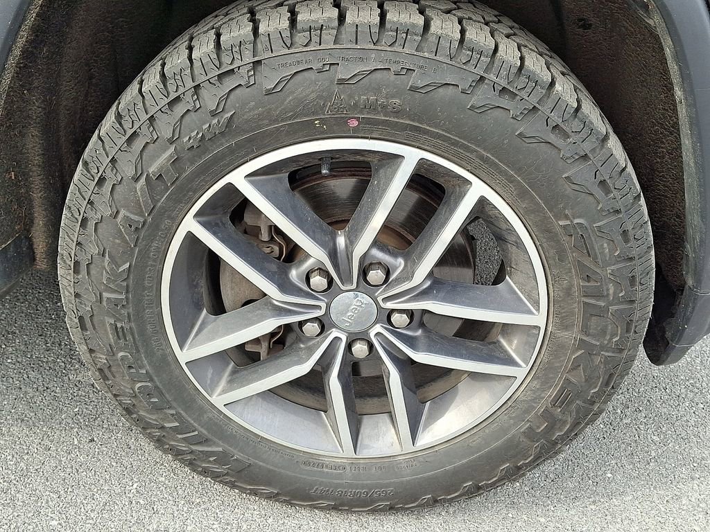 Used 2018 Jeep Grand Cherokee Limited w/ Mopar Chrome Edition Group image 11