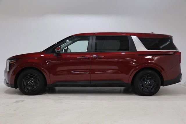 Used 2025 Kia Carnival FWD image 4