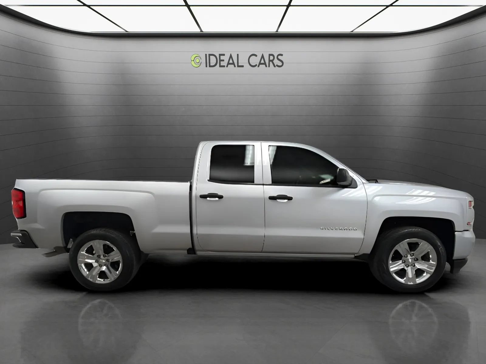 Used 2017 Chevrolet Silverado 1500 Custom w/ Custom Convenience Package RWD image 4