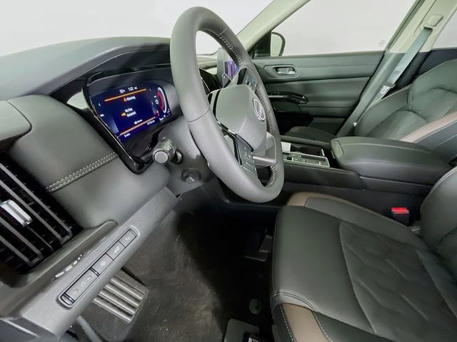 New 2026 Nissan Pathfinder Platinum image 14