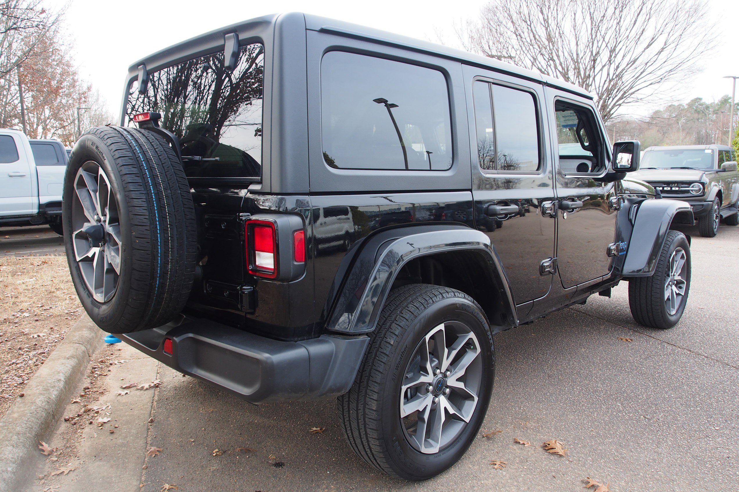 Used 2024 Jeep Wrangler Sport S w/ Convenience Group image 7