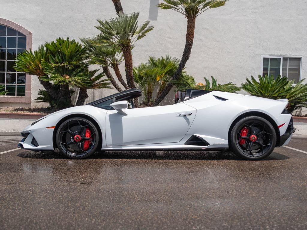 Used 2024 Lamborghini Huracan EVO AWD/4WD image 2
