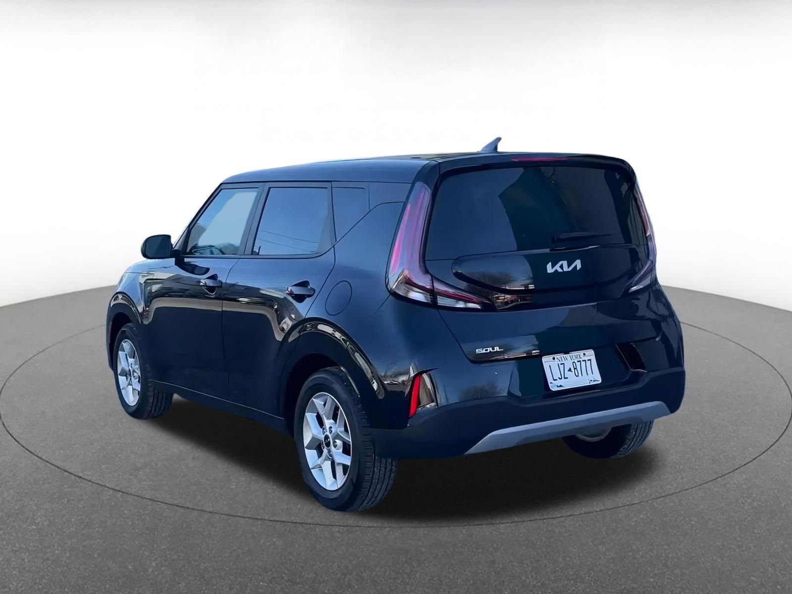 Used 2025 Kia Soul LX w/ LX Technology Package image 11