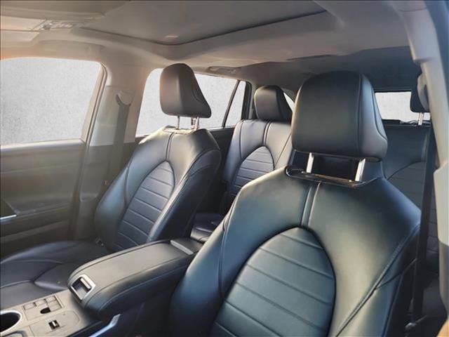 Used 2023 Toyota Highlander XLE image 12