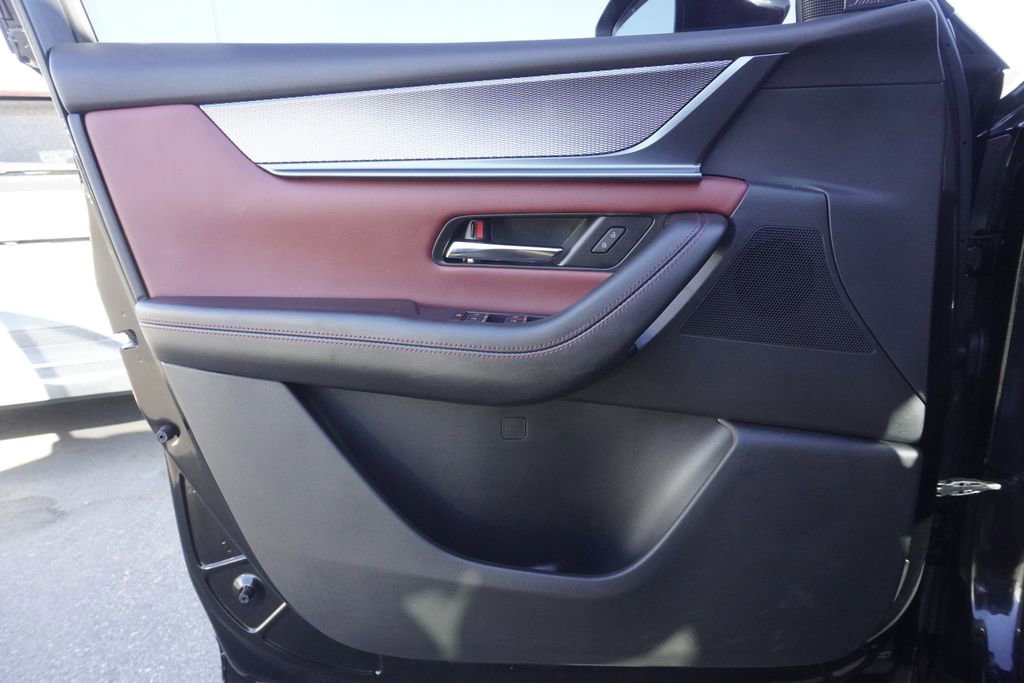 Used 2025 MAZDA CX-70 Plug-In Hybrid w/ Premium Plus image 17