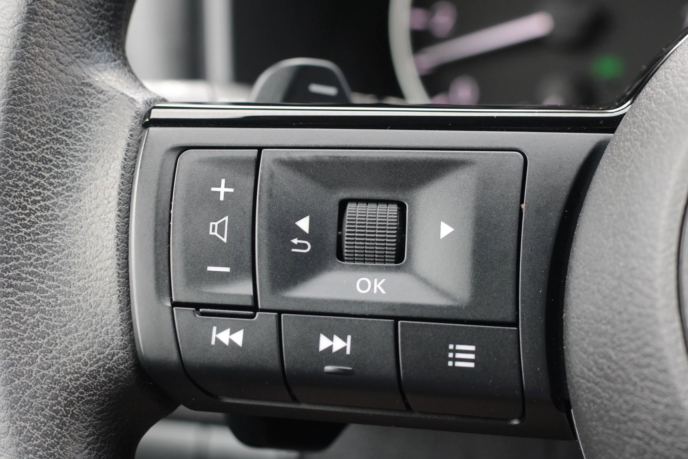 Used 2022 Nissan Rogue SV FWD image 16