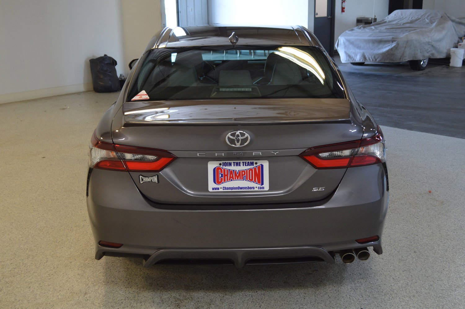 Used 2022 Toyota Camry SE image 4