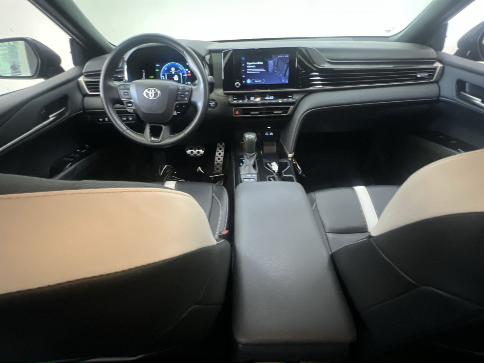 Used 2025 Toyota Camry SE FWD image 22