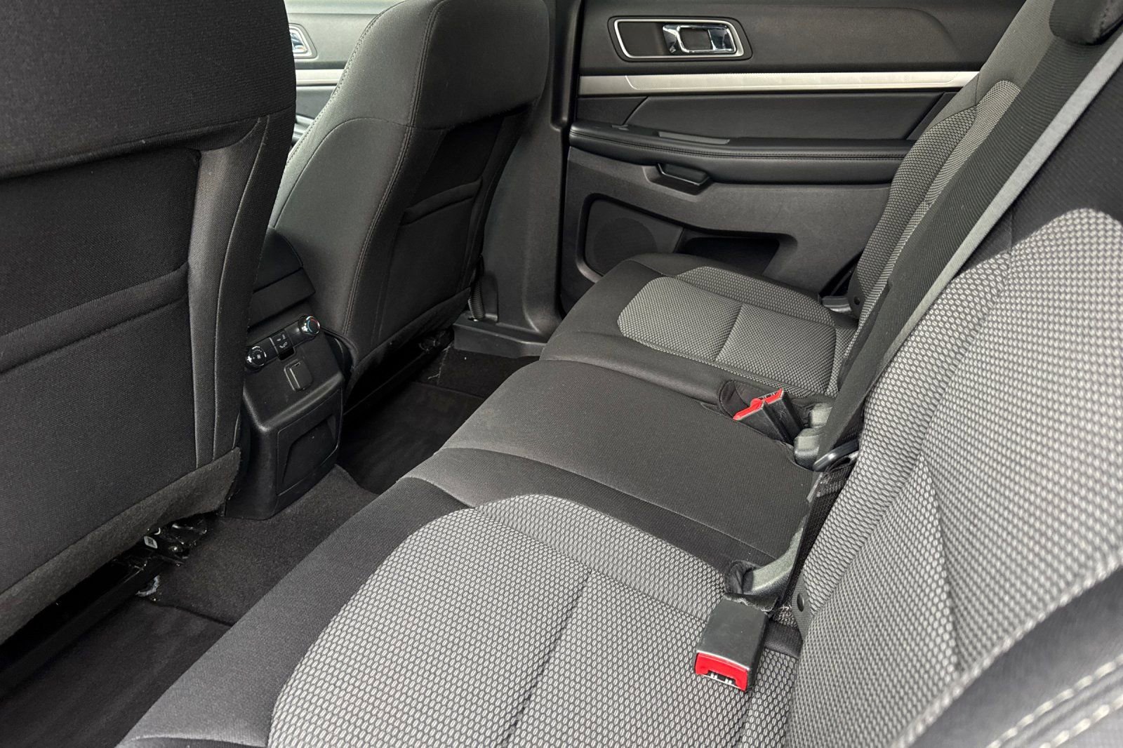 Used 2019 Ford Explorer XLT image 11