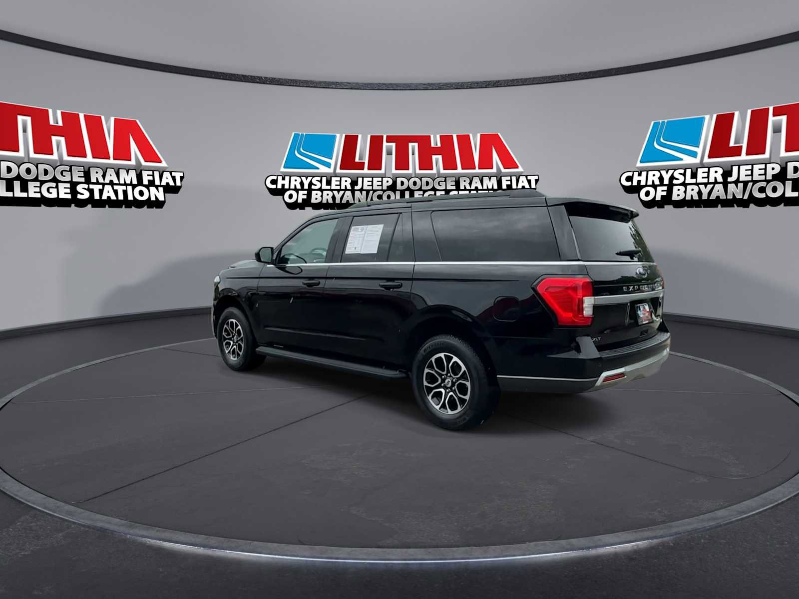 Used 2024 Ford Expedition Max XLT image 6