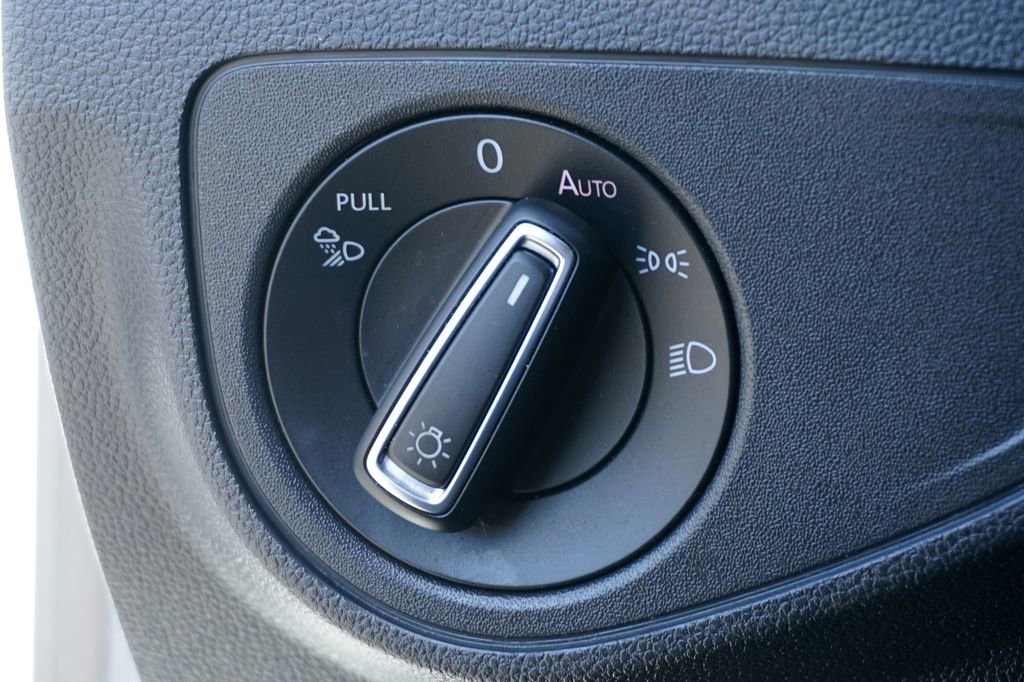 Used 2023 Volkswagen Atlas Cross Sport SE image 19