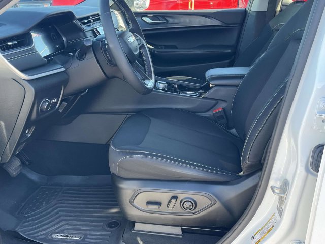 Used 2023 Jeep Grand Cherokee L Laredo w/ Luxury Tech Group I AWD/4WD image 13