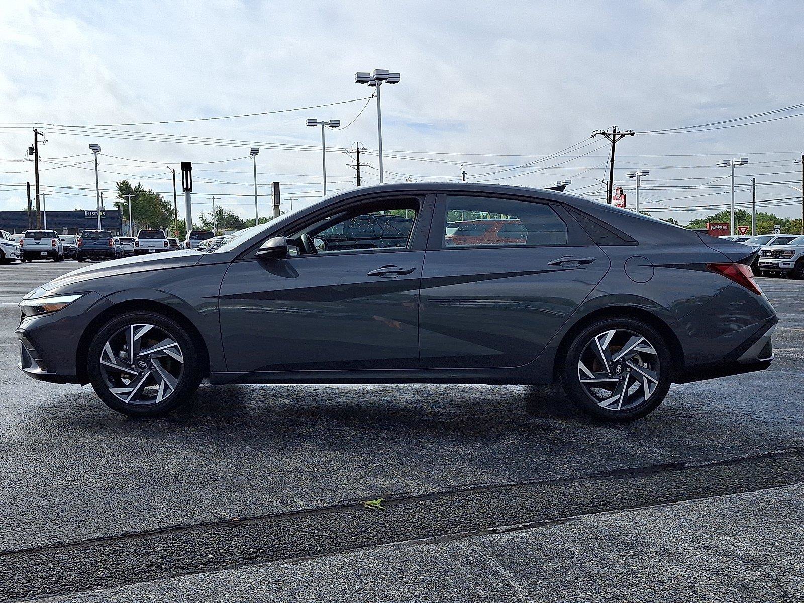 Used 2025 Hyundai Elantra Sport FWD image 5