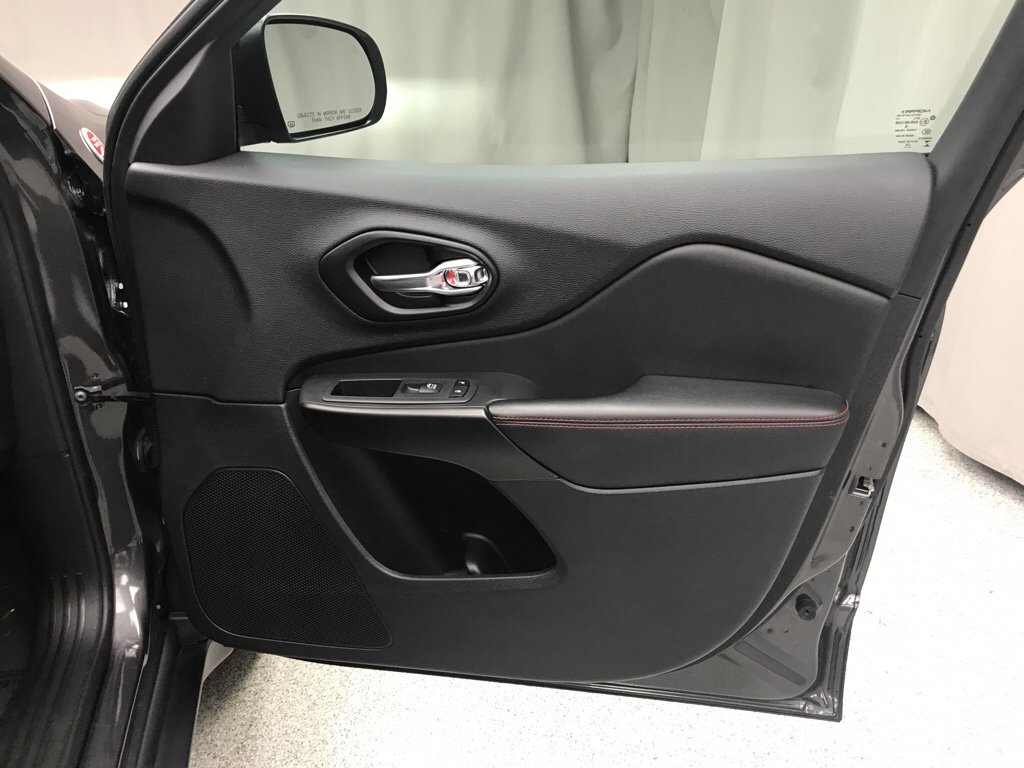 Used 2022 Jeep Cherokee Trailhawk w/ Premium Leather Package image 17