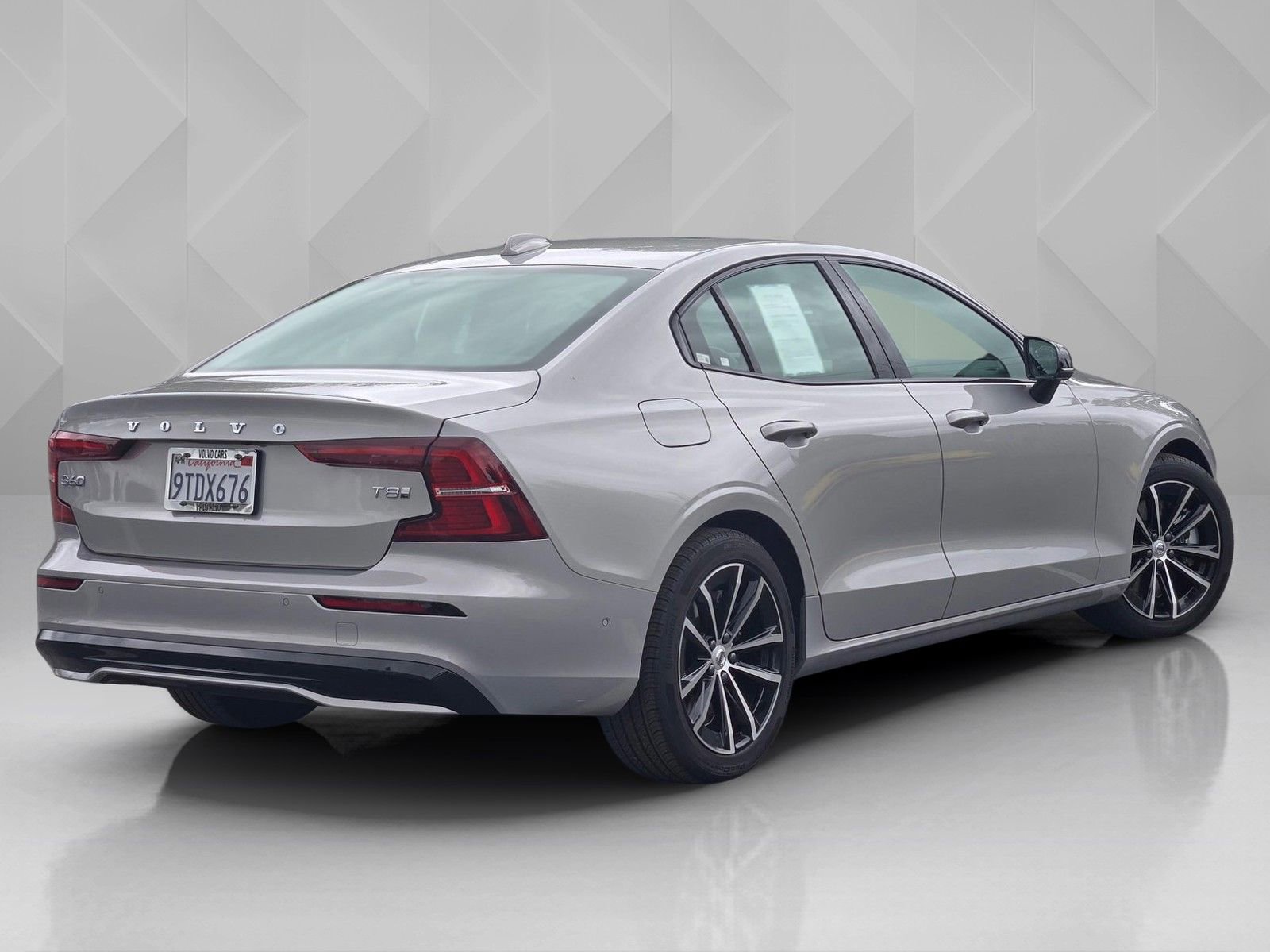 Certified 2025 Volvo S60 T8 Plus AWD/4WD image 6