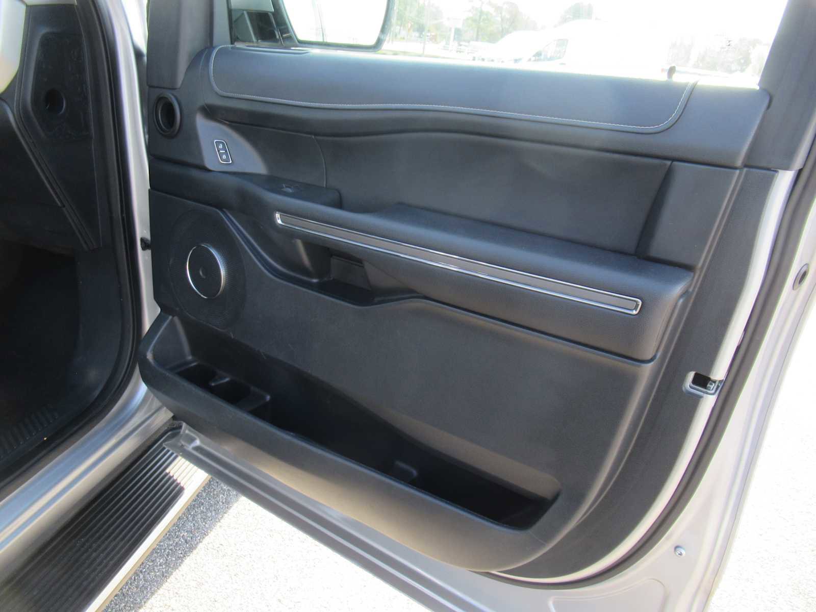 Used 2022 Ford Expedition Max XLT image 25
