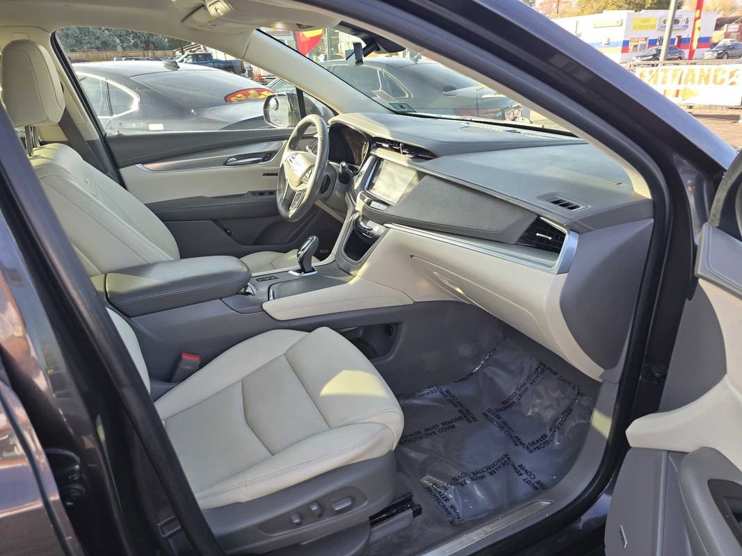 Used 2018 Cadillac XT5 Luxury w/ Driver Awareness Package image 38