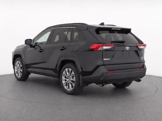 Used 2025 Toyota RAV4 XLE AWD/4WD image 3