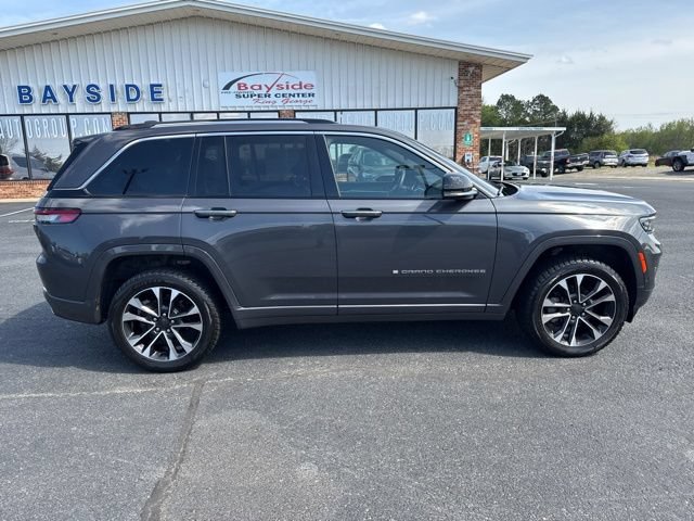 Used 2022 Jeep Grand Cherokee Overland w/ Luxury Tech Group IV AWD/4WD image 4