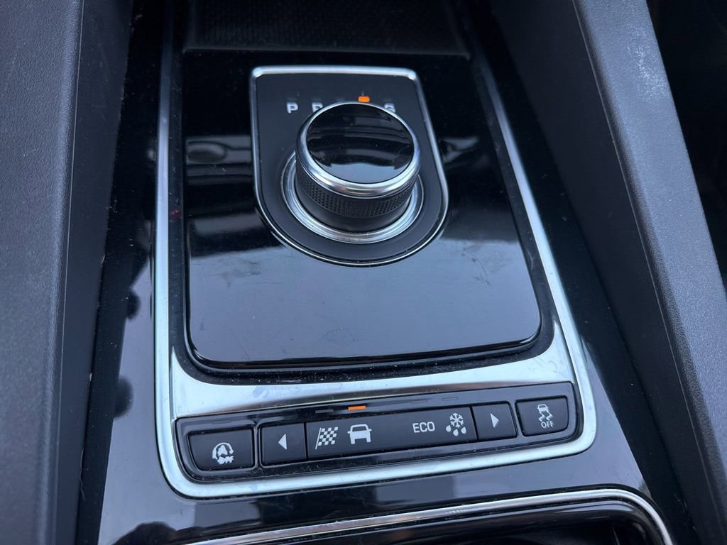 Used 2020 Jaguar F-PACE Premium image 14
