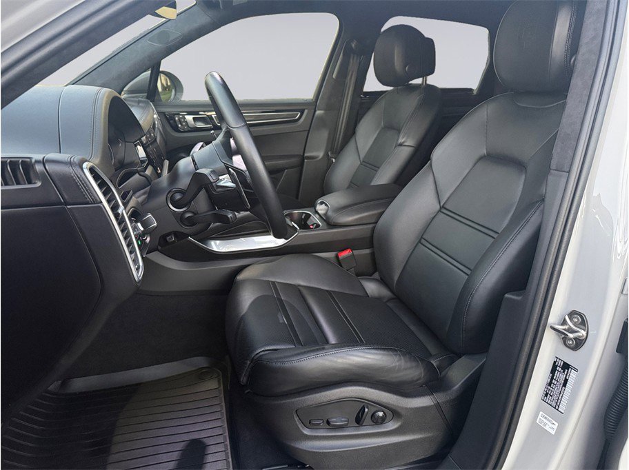 Used 2023 Porsche Cayenne Turbo image 11