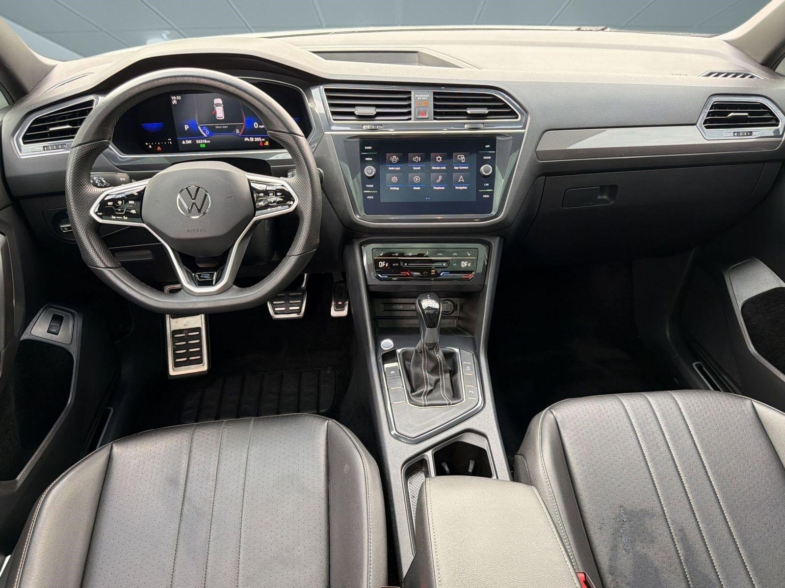 Used 2022 Volkswagen Tiguan SE R-Line image 17