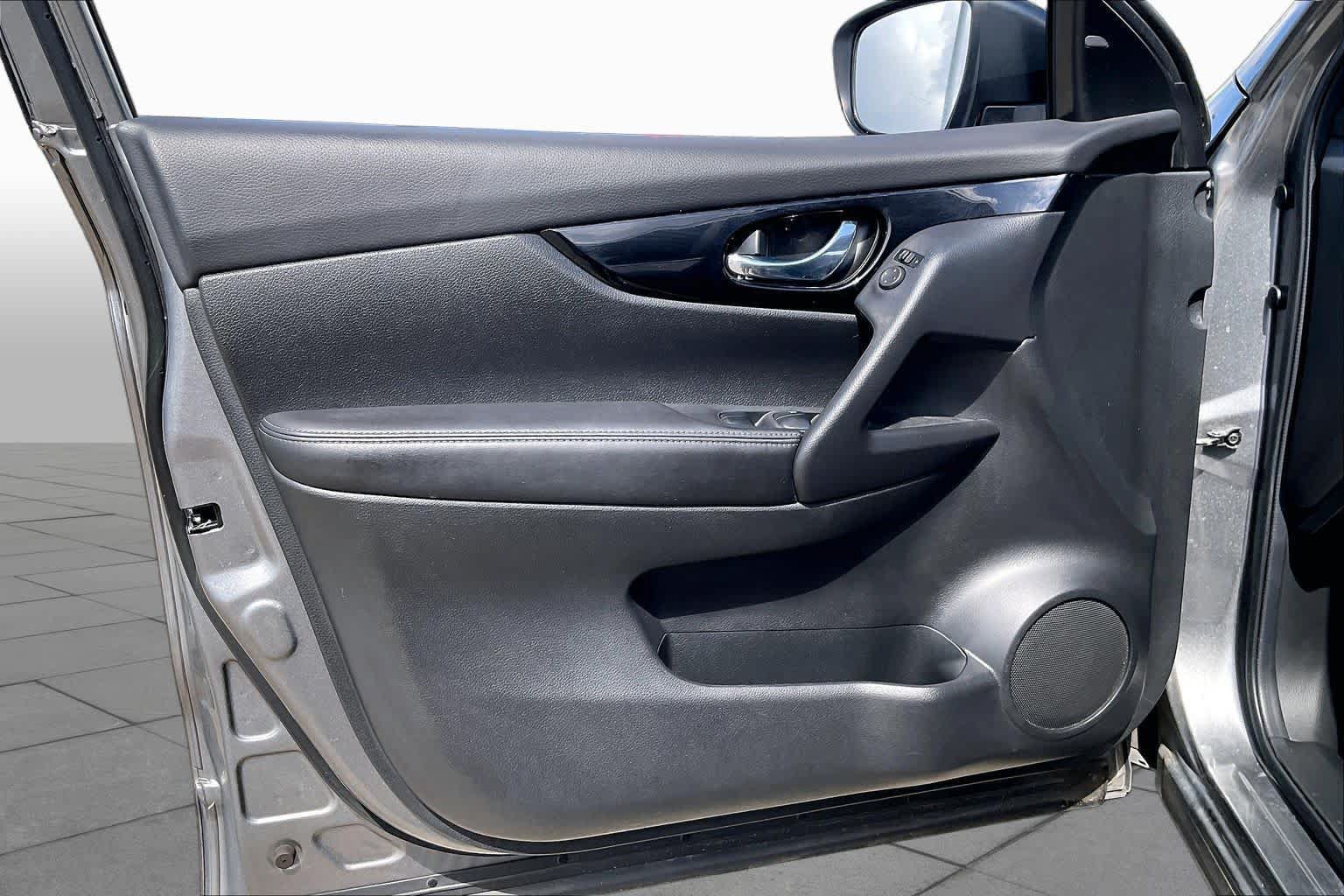 Used 2020 Nissan Rogue Sport SV FWD image 20