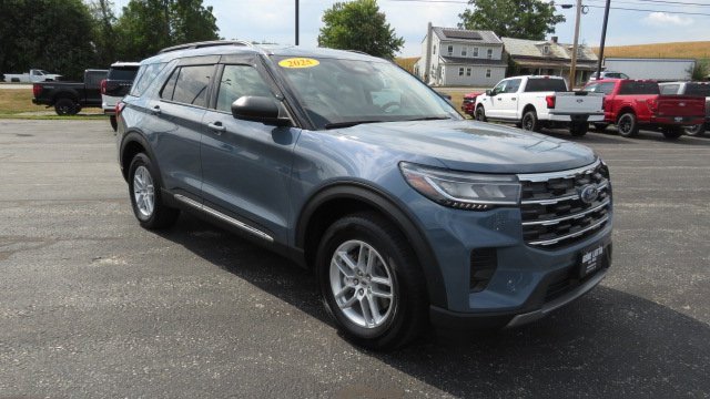 Used 2025 Ford Explorer Active image 1