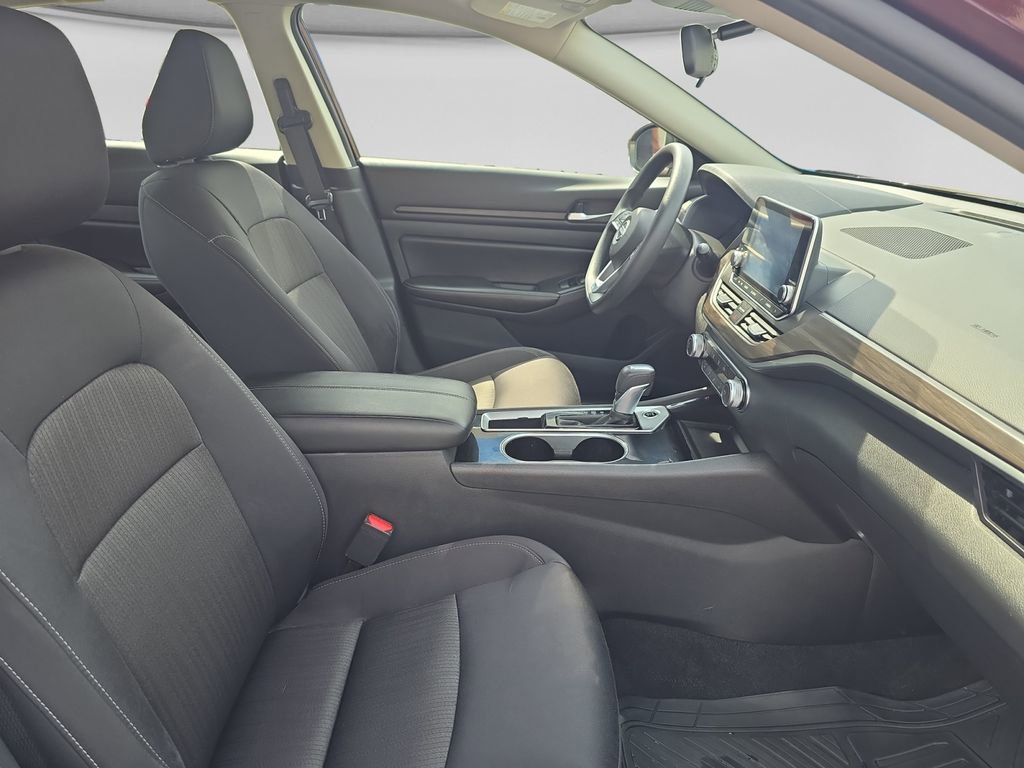 Used 2024 Nissan Altima 2.5 SV FWD image 17
