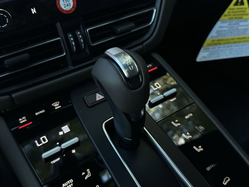 Used 2026 Porsche Macan image 16
