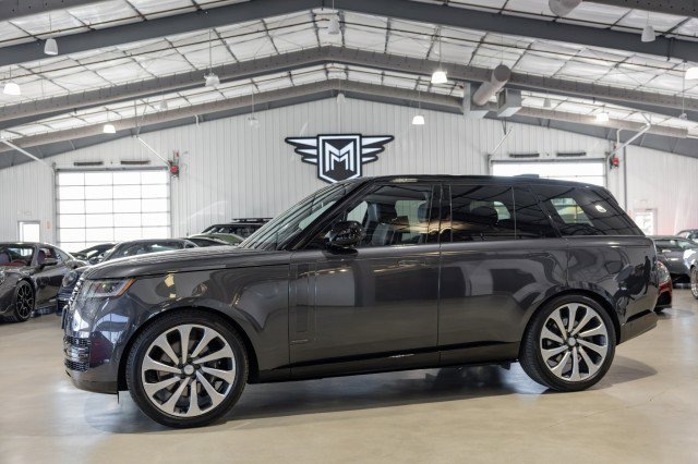 Used 2025 Land Rover Range Rover Autobiography image 1