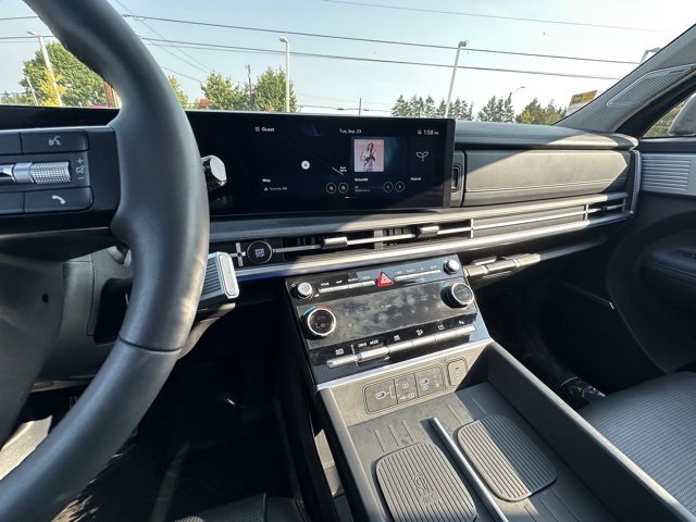 Used 2025 Hyundai Santa Fe Limited image 24