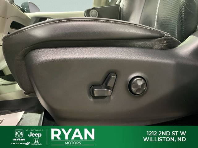Used 2020 Chrysler Pacifica Limited image 33