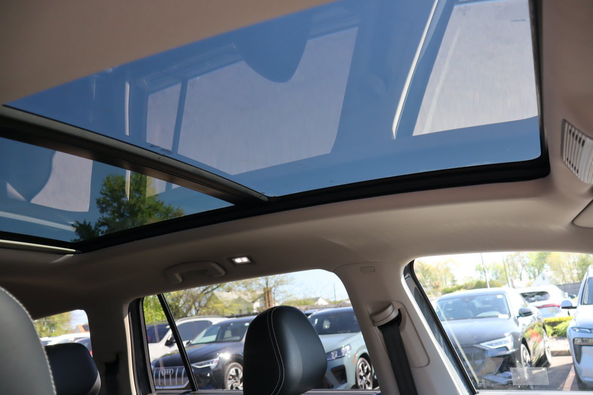 Used 2025 Volkswagen Atlas SE w/ Panoramic Sunroof Package AWD/4WD image 16