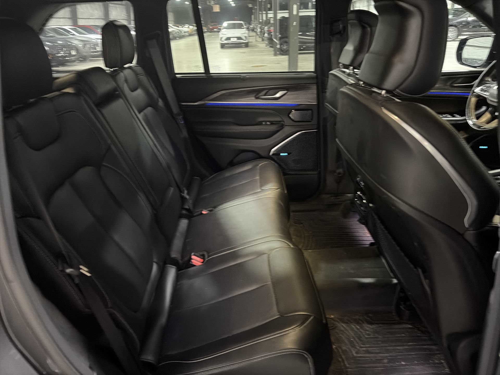 Used 2022 Jeep Grand Cherokee Overland w/ Adv Protech Group III AWD/4WD image 30